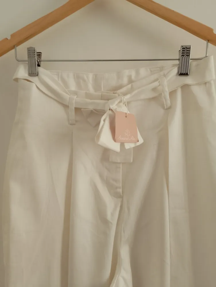 pantacourt aroeira-abe na cor off-white, tamanho m nova