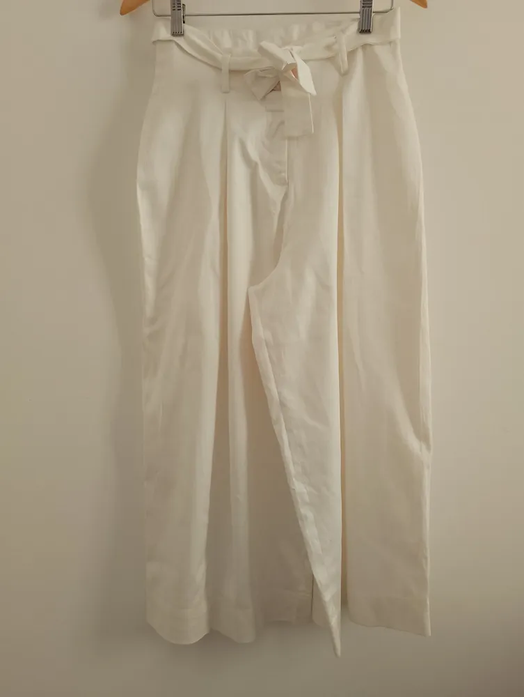 pantacourt aroeira-abe na cor off-white, tamanho m nova