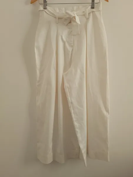 pantacourt aroeira-abe na cor off-white, tamanho m nova