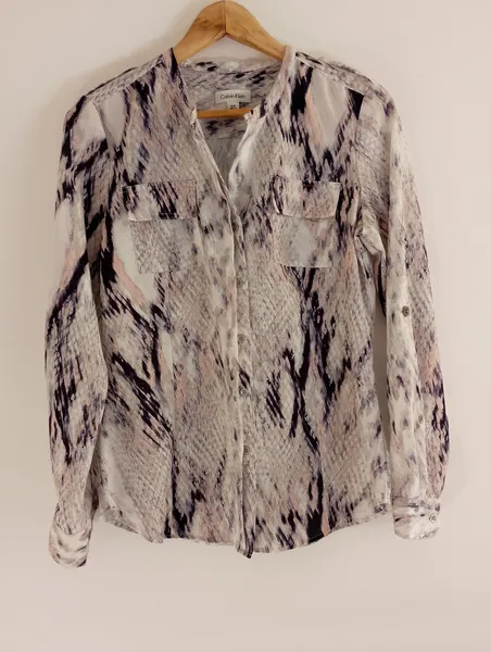 Camisa Calvin Klein Feminina m em Perfeito Estado