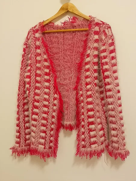 blusa de tricô feminina rosa e branca
