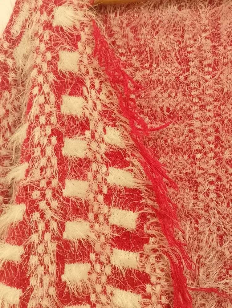blusa de tricô feminina rosa e branca