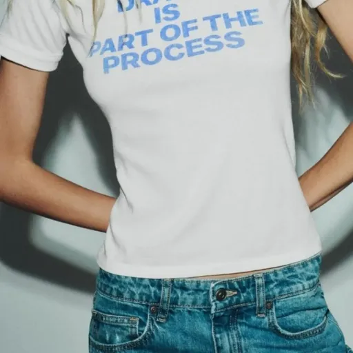 Linda camiseta, nova Zara , de algodão disponivel no tamanho MG.