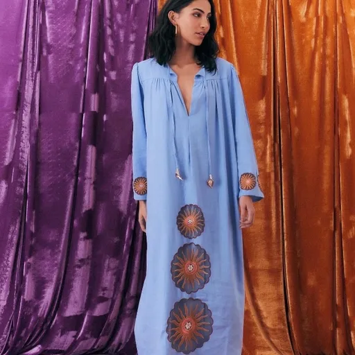 vestido em linho e bordado atelie água Azul