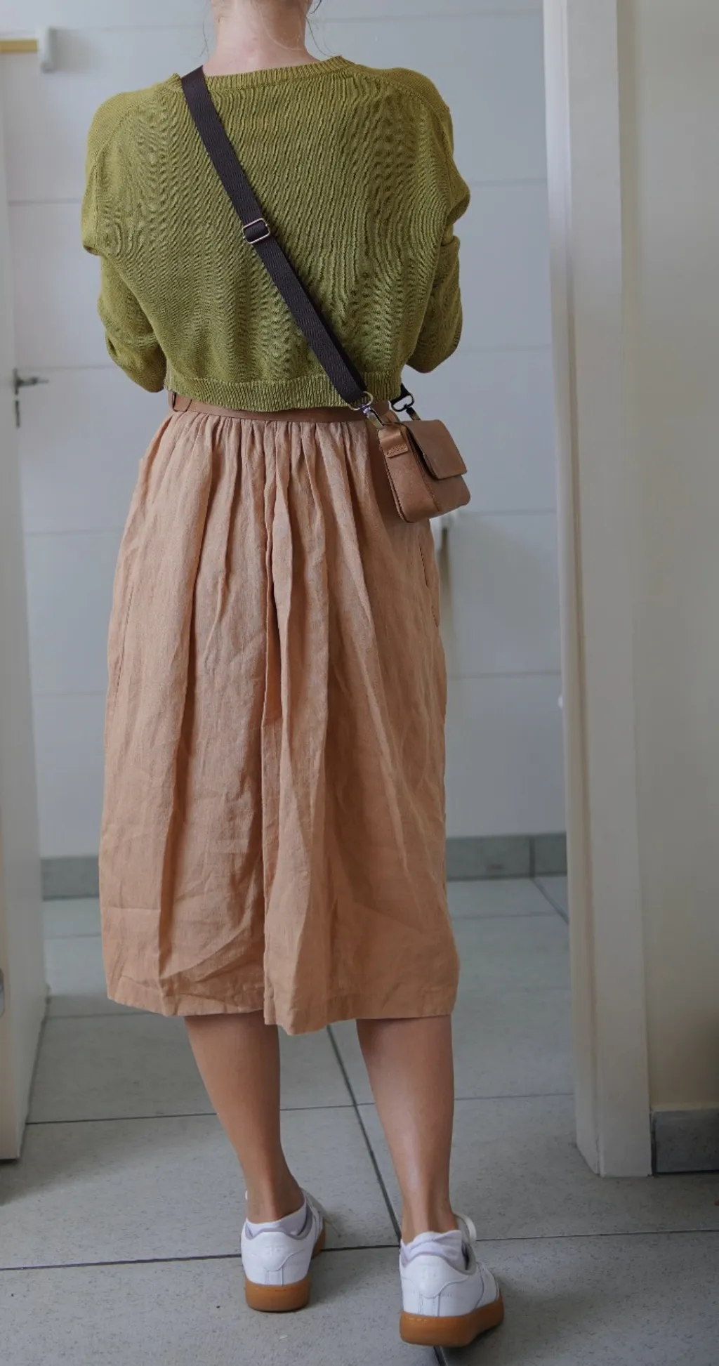 look vestido de linho, cardigã zara, cinto de couro