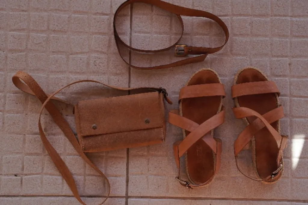 vestido chemise maxi de linho puro com cinto e bolsa