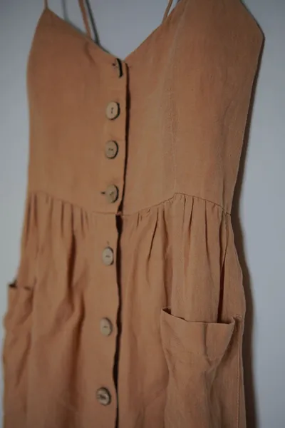 vestido de alça de linho puro