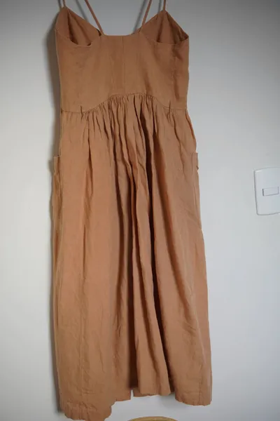 vestido de alça de linho puro
