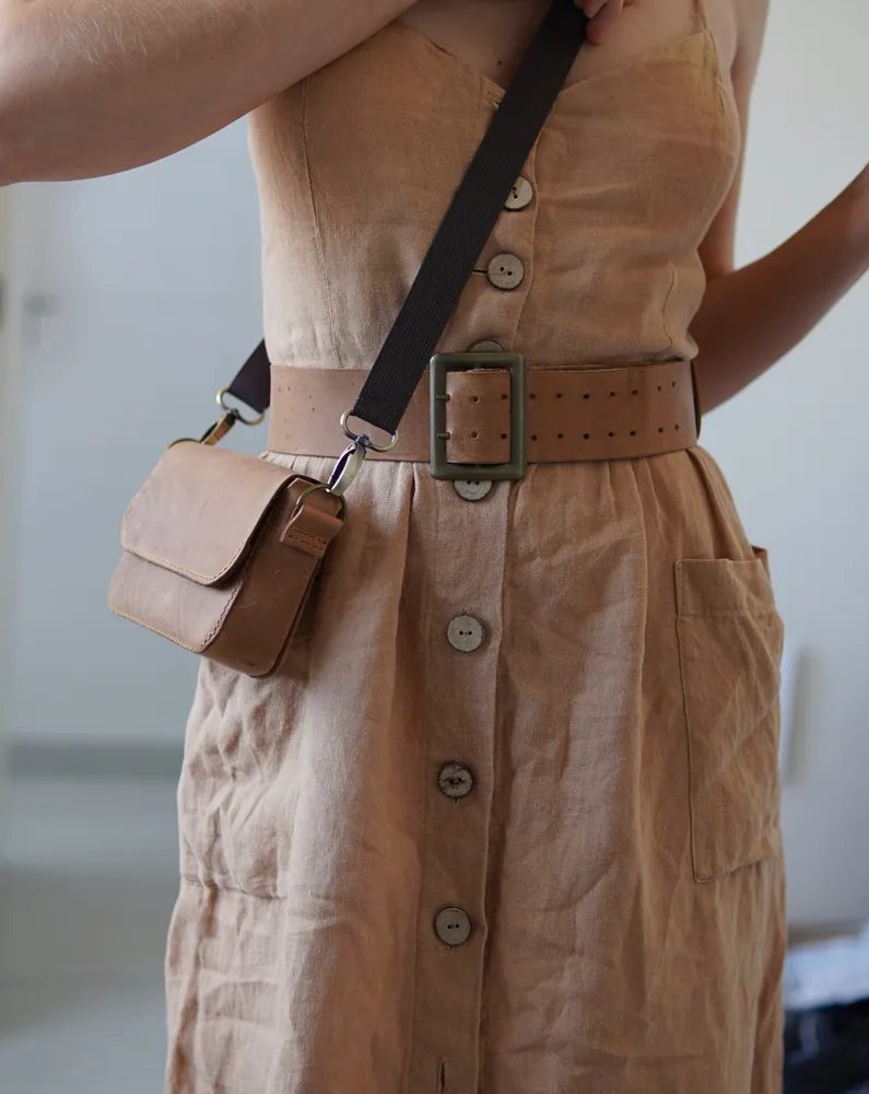 look vestido de linho, cardigã zara, cinto de couro