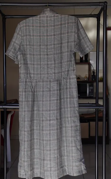 vestido chemise de linho puro xadrez com cinto de couro