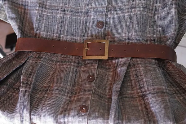 vestido chemise de linho puro xadrez com cinto de couro