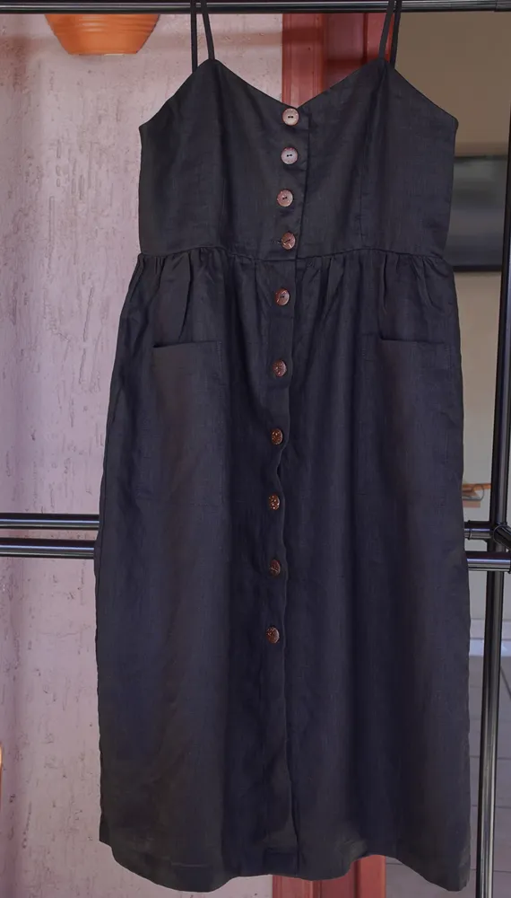 vestido de linho puro de alça com cinto de couro