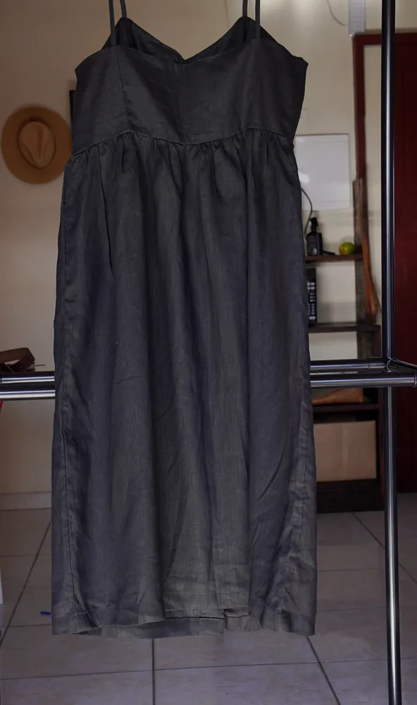 vestido de linho puro de alça com cinto de couro