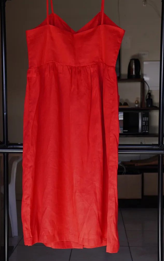 vestido vermelho de linho puro de alça com cinto de couro