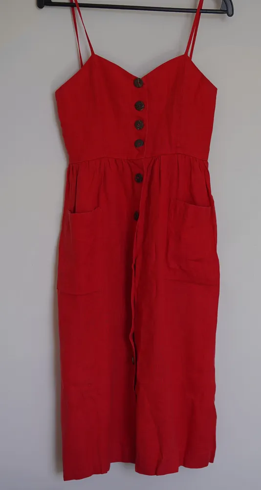 vestido com botões de linho puro