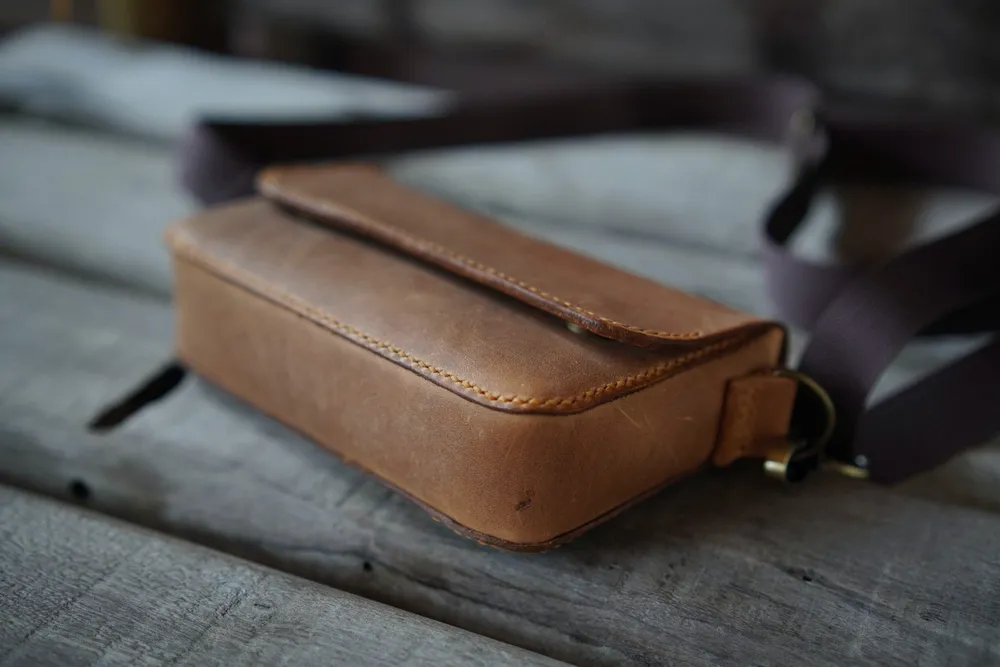 Mini Bolsa Transversal de Couro Legitimo