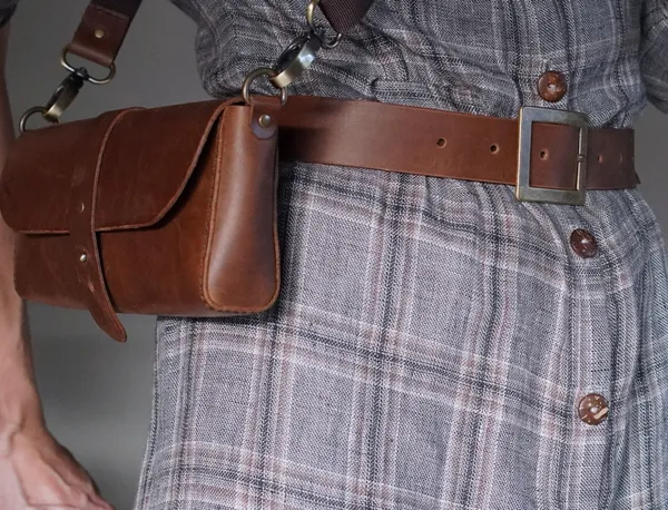 Conjunto Bolsa Transversal de Couro Legítimo com Cinto