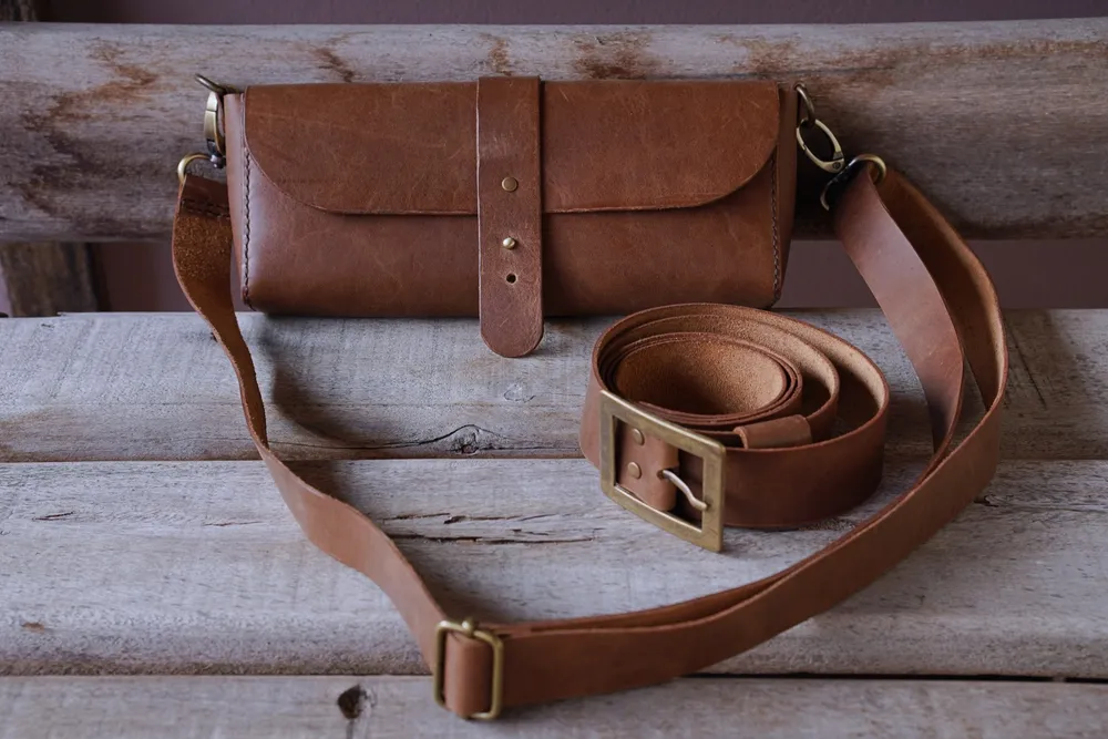 Conjunto Bolsa Transversal de Couro Legítimo com Cinto