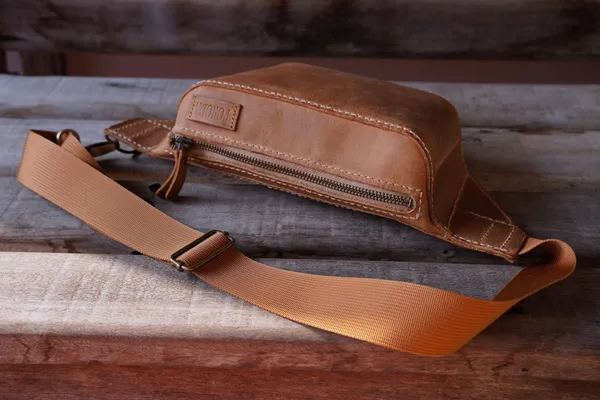 bolsa pochete transversal de cintura de couro legitimo