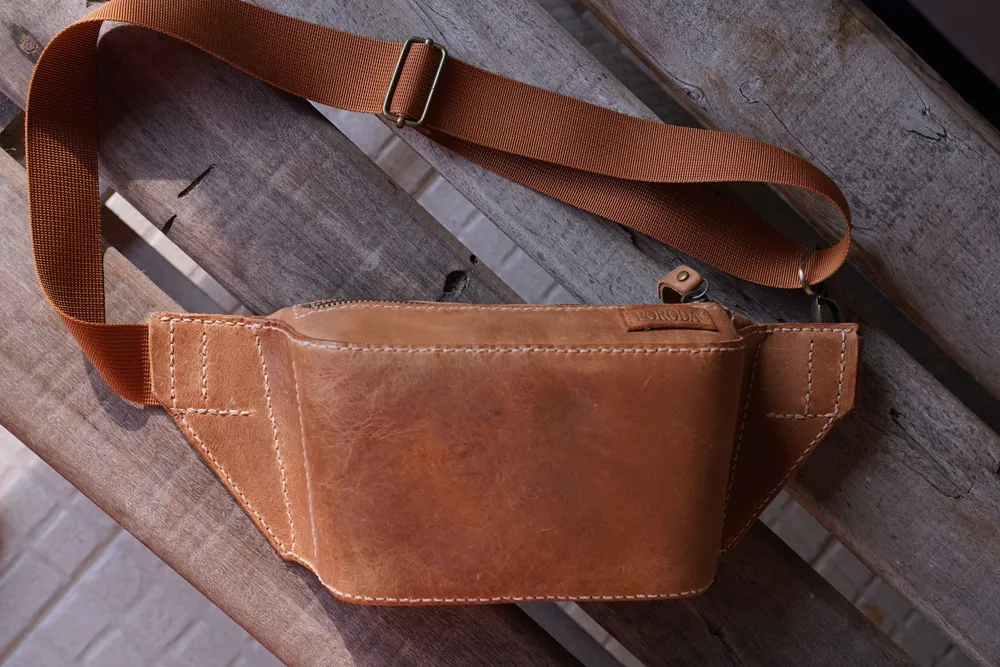 bolsa pochete transversal de cintura de couro legitimo