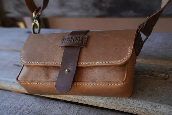 mini bolsa transversal de couro legitimo