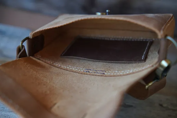 mini bolsa transversal de couro legitimo