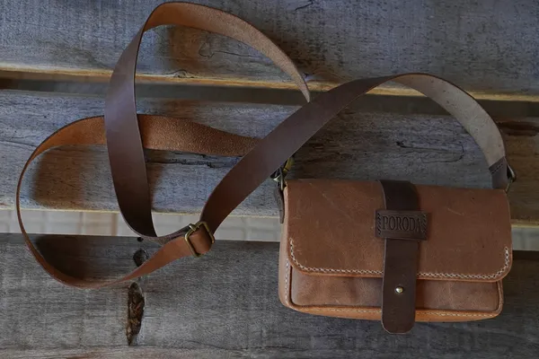 mini bolsa transversal de couro legitimo