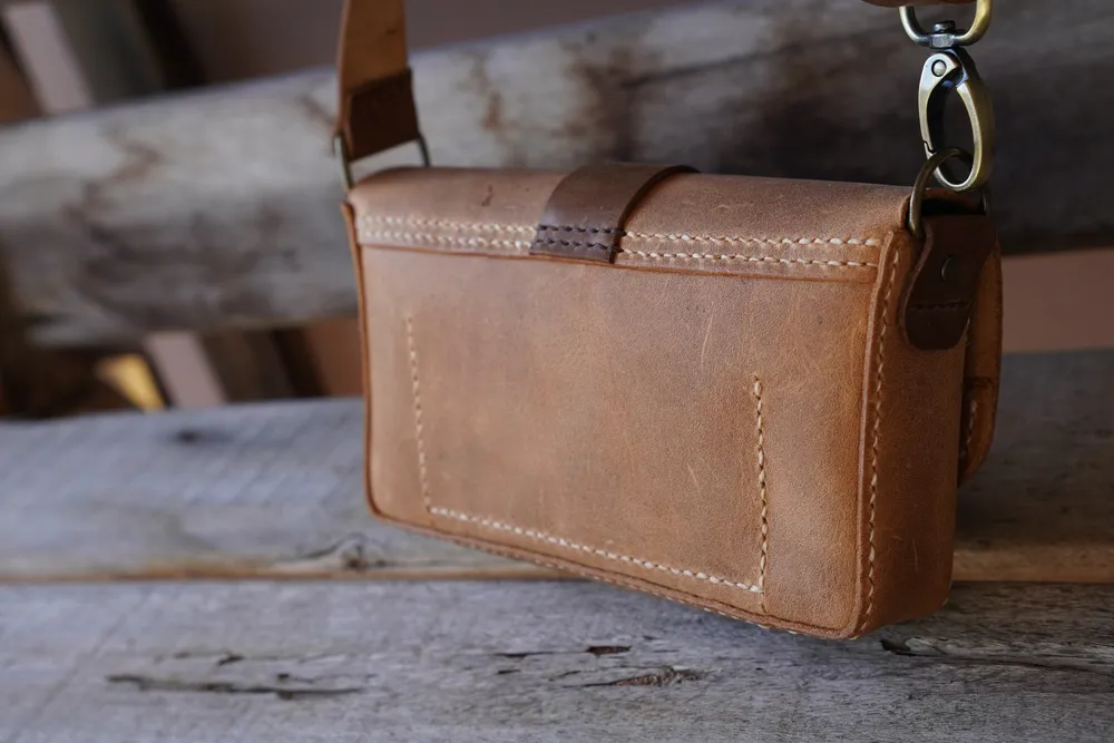 mini bolsa transversal de couro legitimo