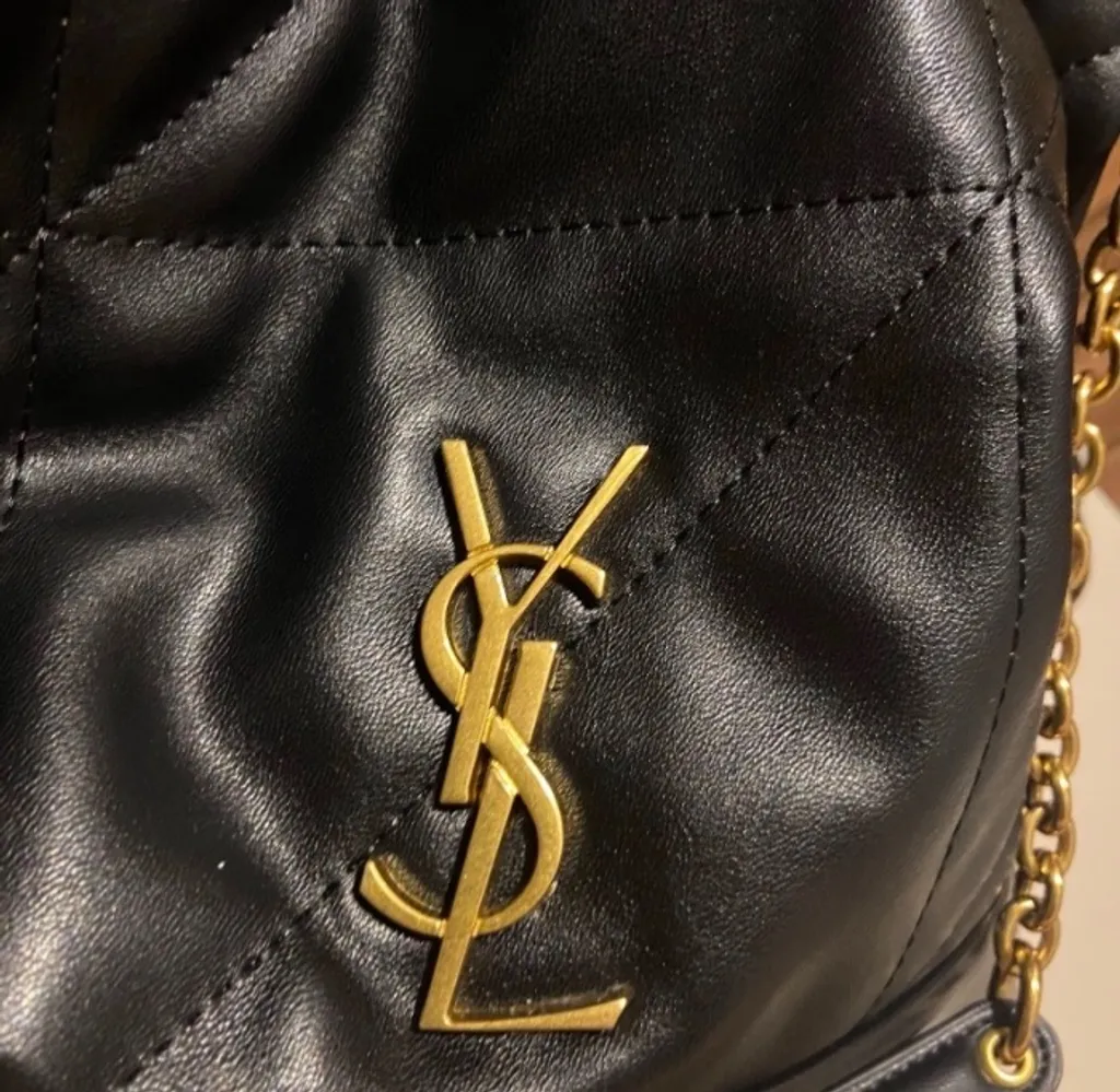 Bolsa Ysl em couro de ombro
