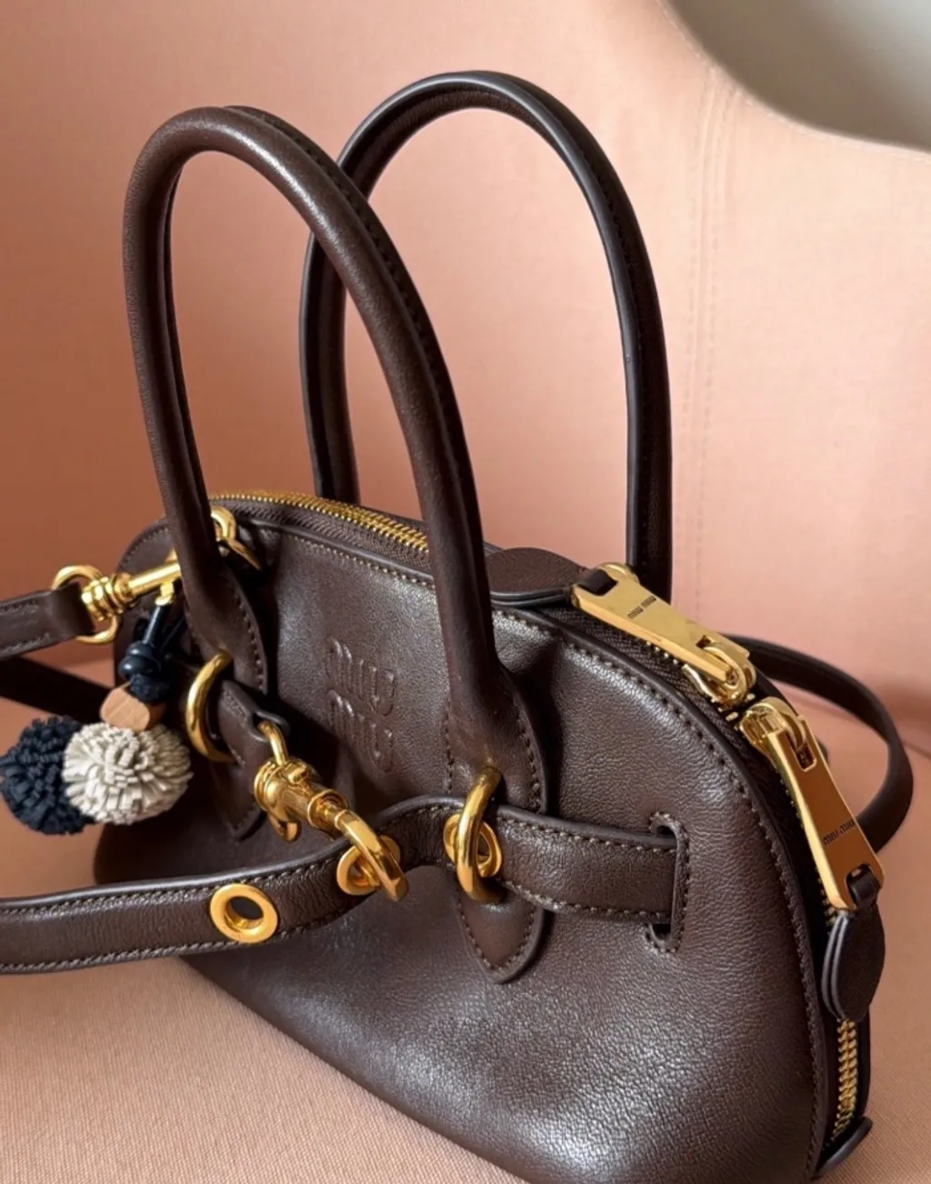 bolsa de ombro com alca maior em couro - MIUMIU