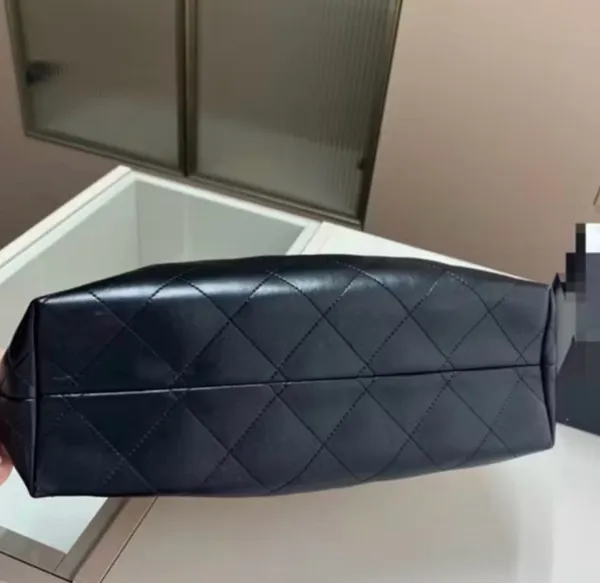 Bolsa chanel gabrielle hobo marrom e preta