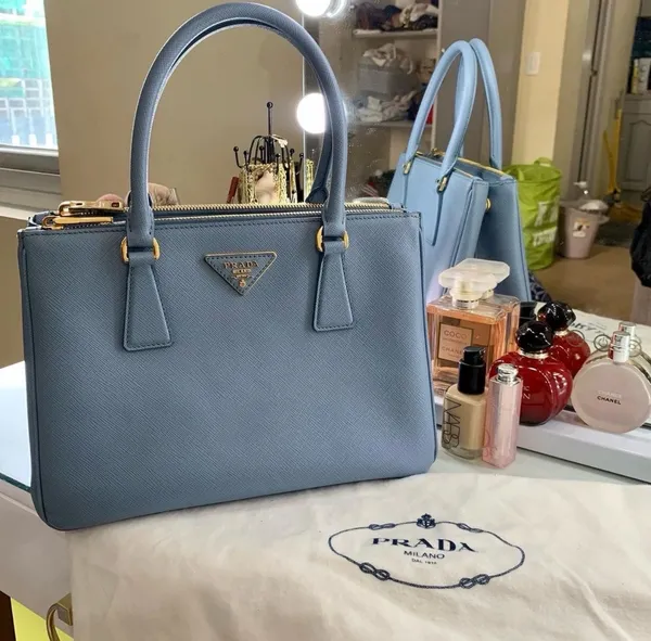 Bolsa Prada em couro Saffiano - azul bebê