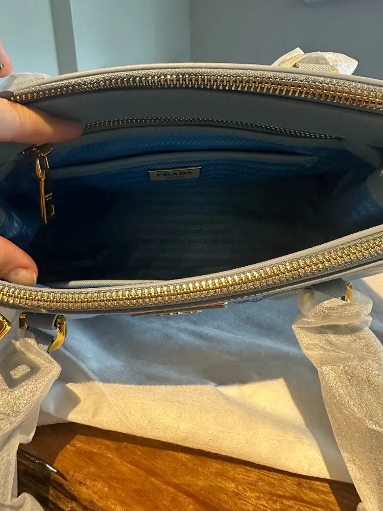 Bolsa Prada em couro Saffiano - azul bebê