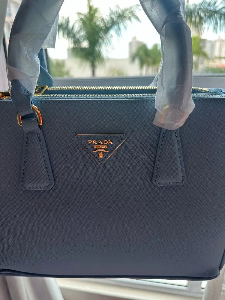 Bolsa Prada em couro Saffiano - azul bebê