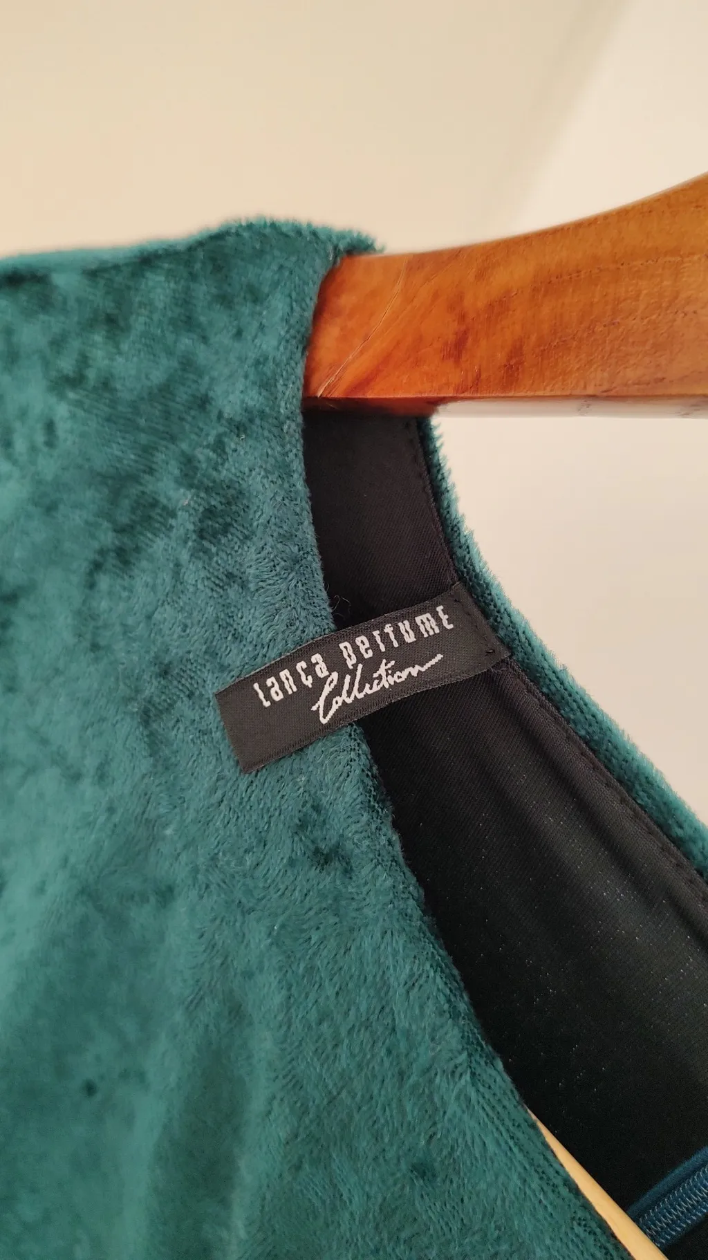 vestido curto lança perfume