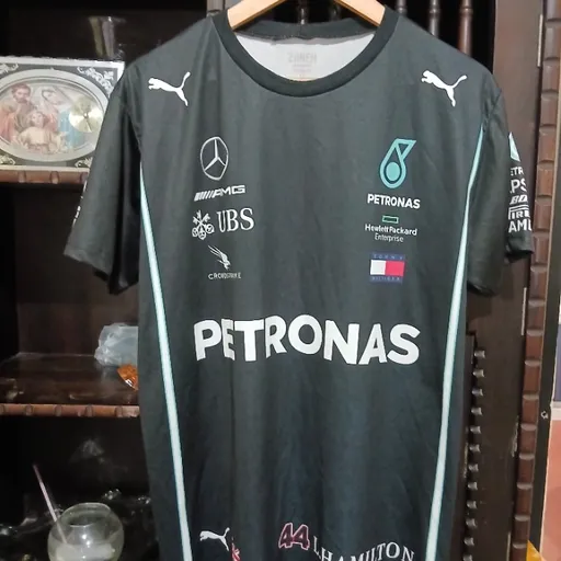 Camiseta da equipe de fórmula 1 Petronas Mercedes piloto Leuis H