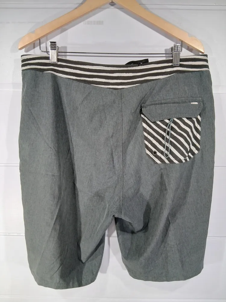 bermuda surf hurley cinza g