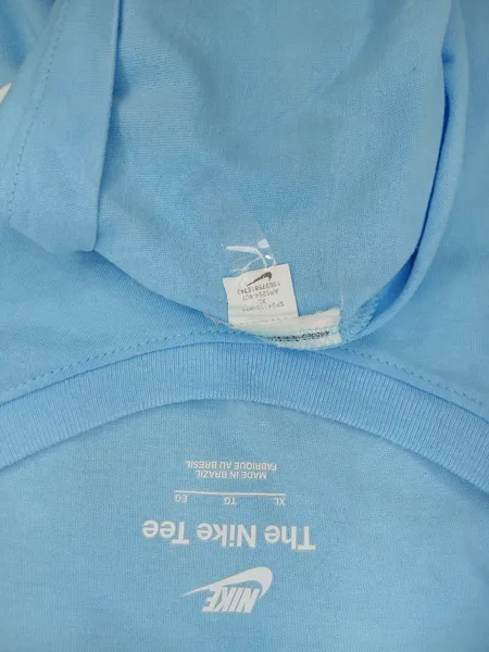 camiseta nike the nike tee azul