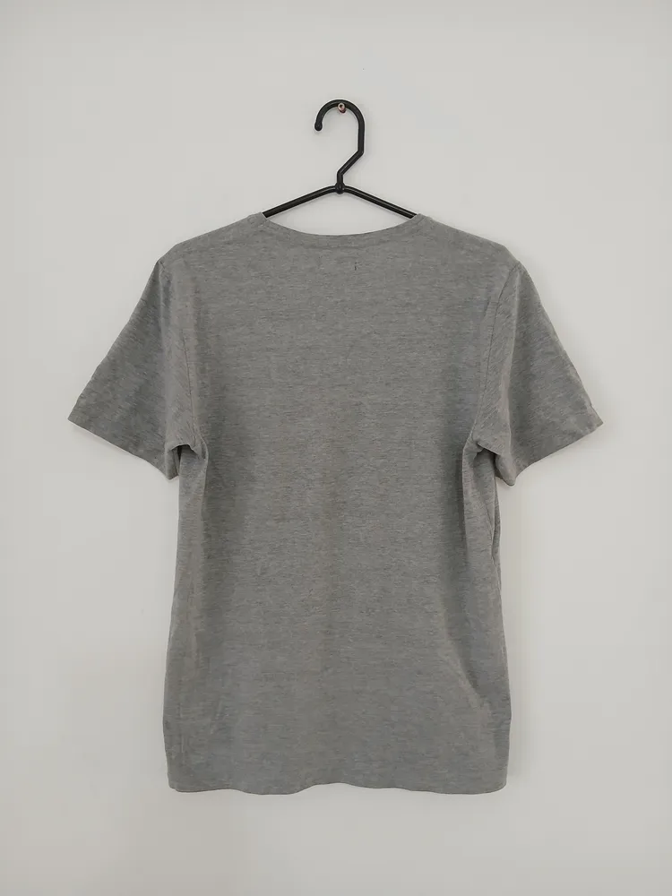 camiseta zara man cinza estampada m