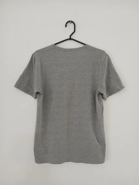 camiseta zara man cinza estampada m