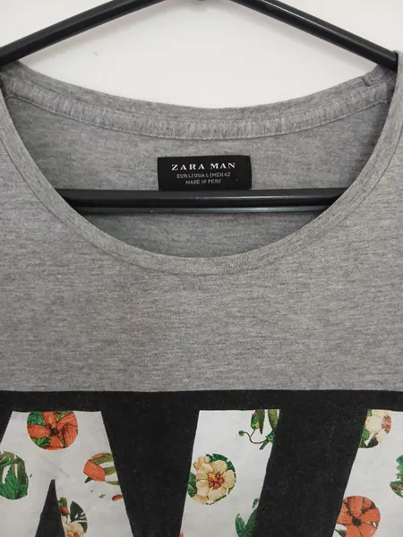 camiseta zara man cinza estampada m