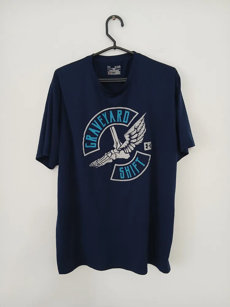 camiseta under armour graveyard shift azul marinho gg