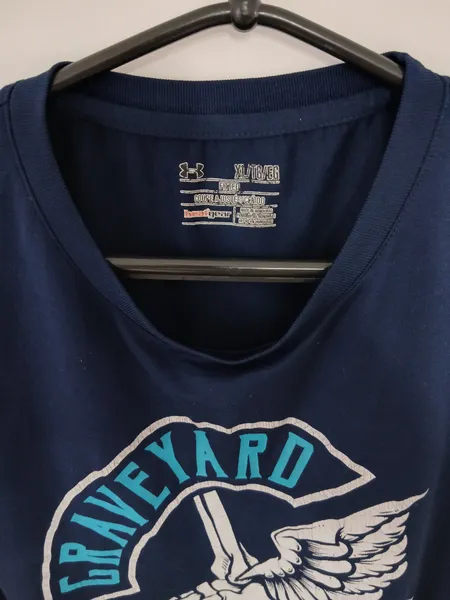 camiseta under armour graveyard shift azul marinho gg