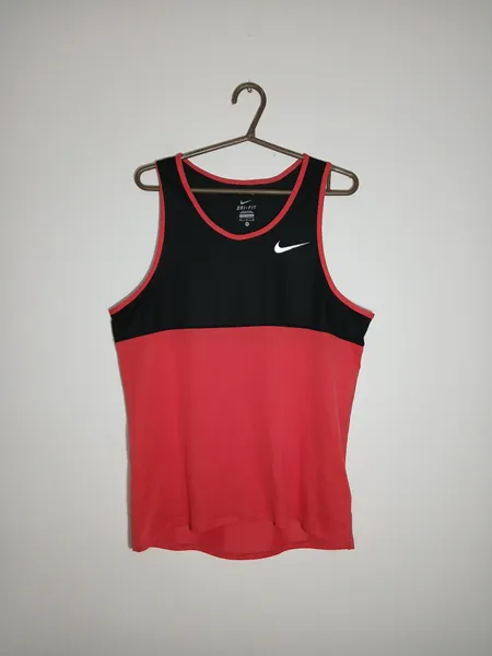 camiseta regata nike dri-fit preta e vermelha m