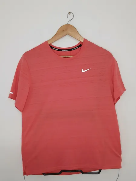 camiseta nike running dri-fit coral p
