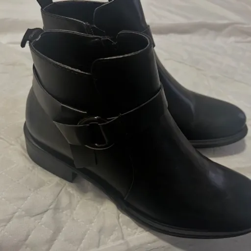 bota ana capri semi nova