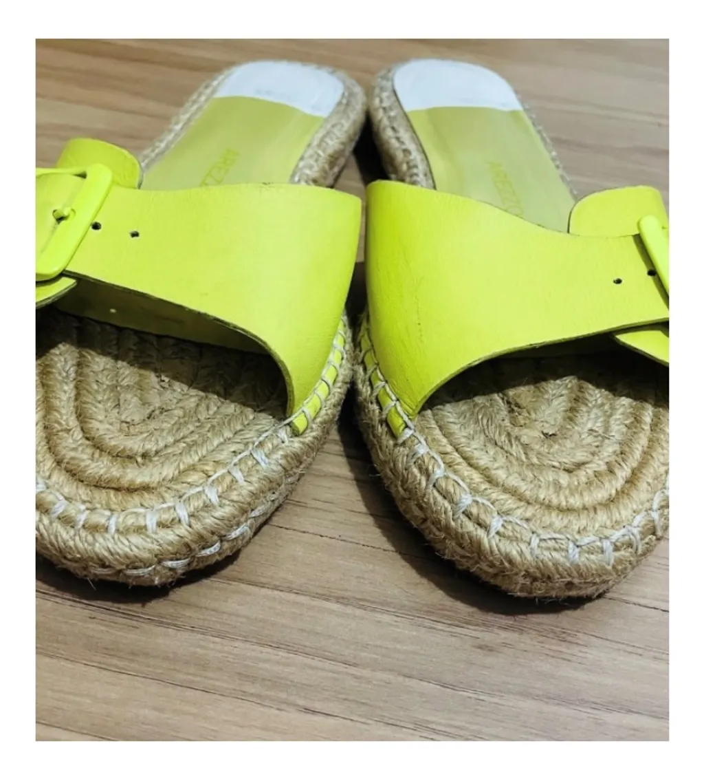 Rasteira Arezzo neon