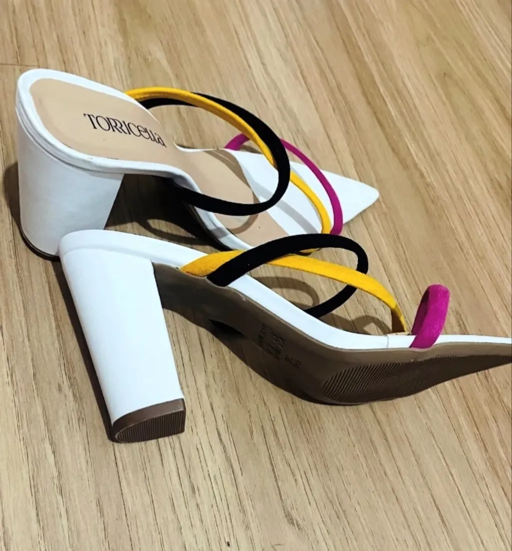 Tamanco Torricella bico folha