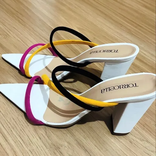 Tamanco Torricella bico folha