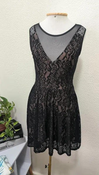 Vestido preto da Rosa Chá tam P